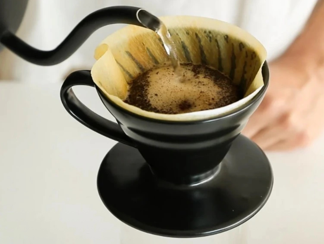 v60قهوة مقطرة بارد